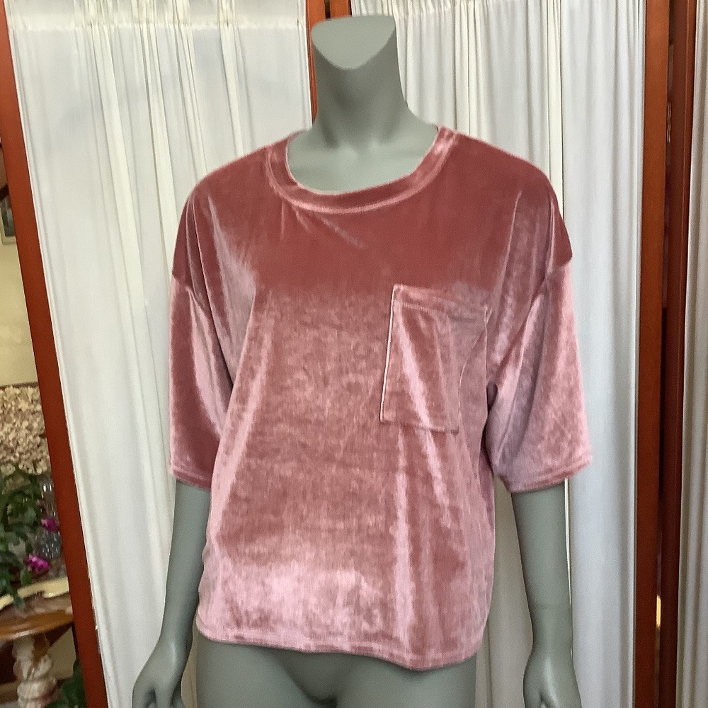 Loveriche Rose/Pink Velour Top With Front Pocket Size Large